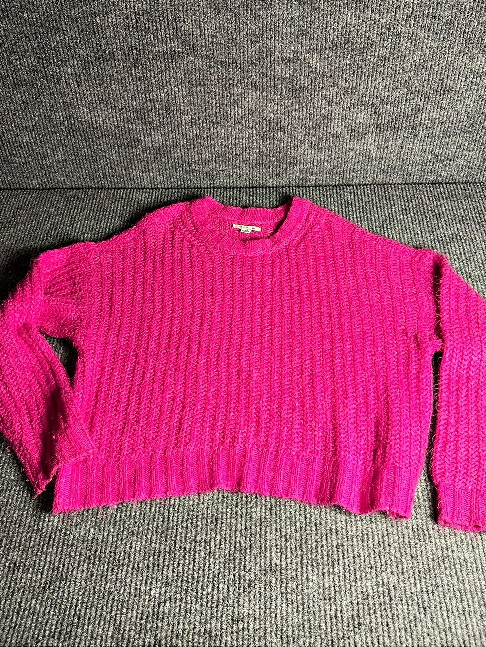 American Eagle Neon Hot Pink Ribbed Knit Cropped Sweater M EUC